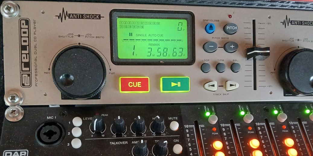 Reloop Doppel-CD-Player und DJ-Rack